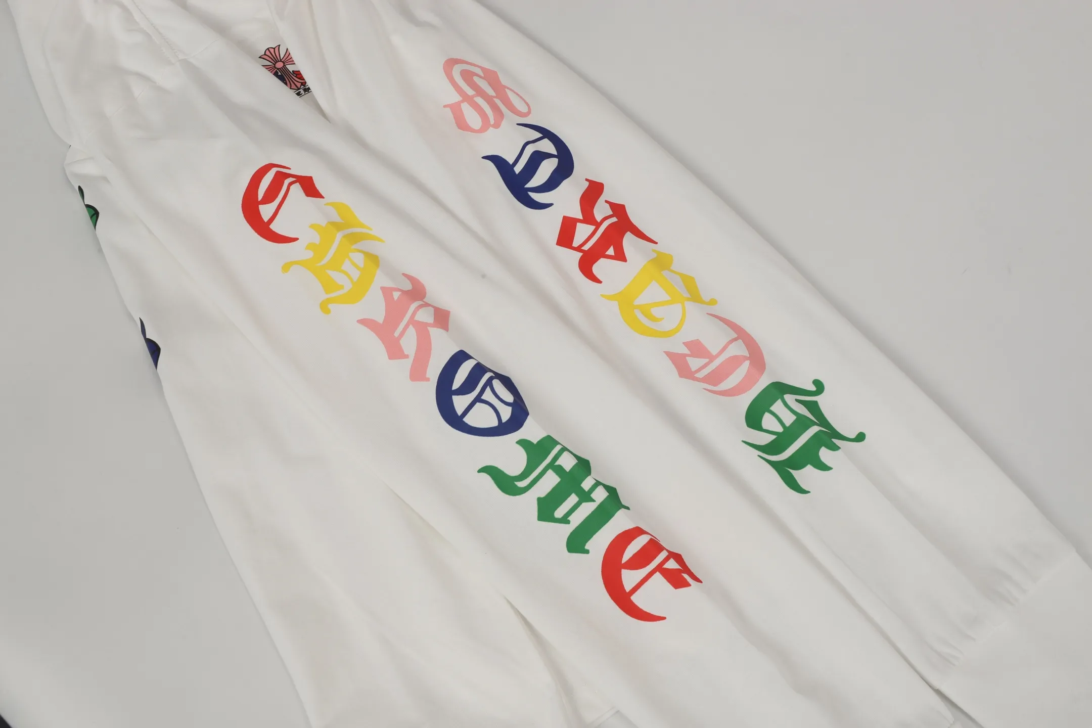 P160 -Chrome Hearts/Chrome Hearts Colorful Cross ✝️Sanskrit letters explosive long-sleeved T-shirt -High weight, high density and high quality. The wool is soft, delicate and skin-friendly. It feels soft and silky. It has excellent warmth and skin-friendly properties.